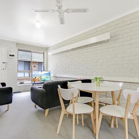 Hybiscus Waterfront Apartments Lakes Entrance Exterior foto