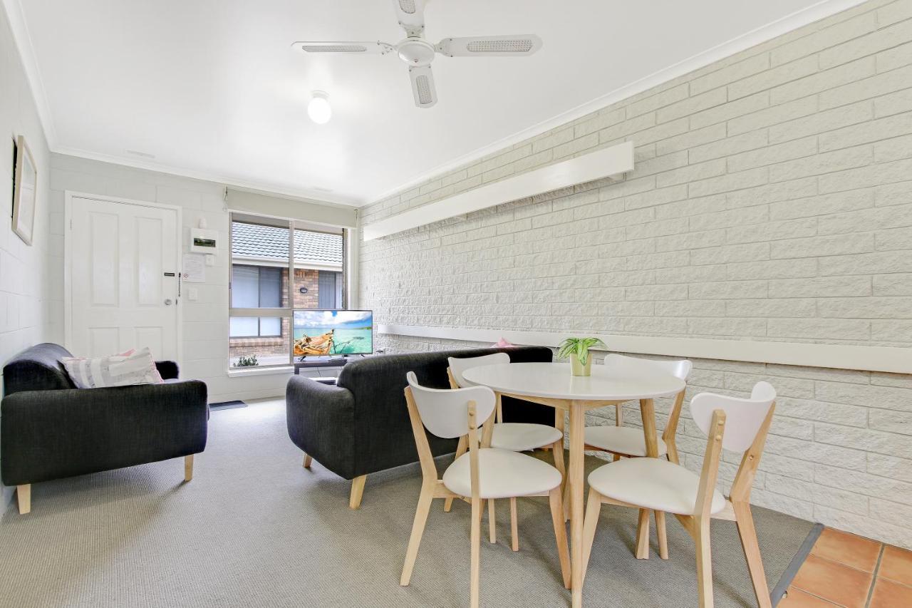 Hybiscus Waterfront Apartments Lakes Entrance Exterior foto